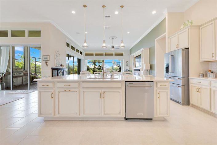 Image No.12-3 Bed Property for sale