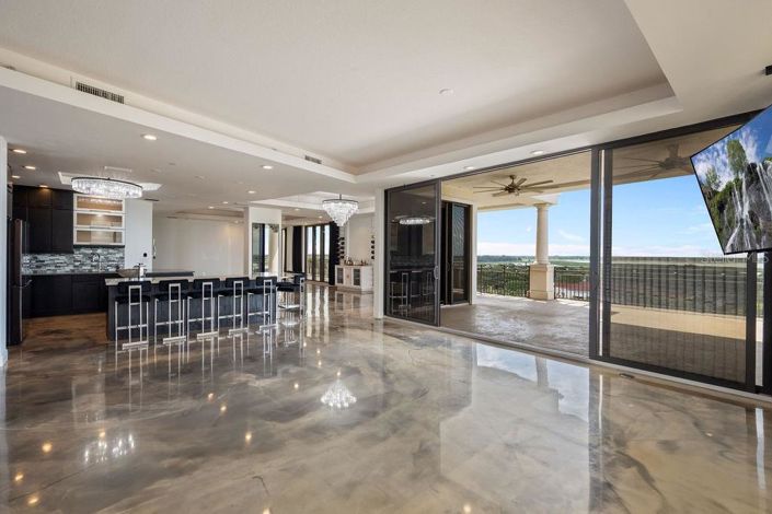 Image No.10-4 Bed Property for sale