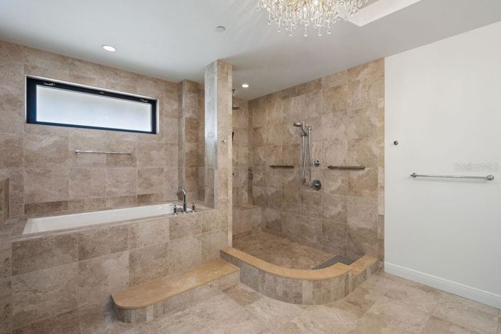 Image No.33-4 Bed Property for sale