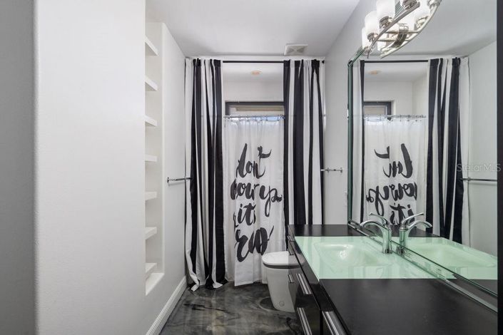 Image No.37-4 Bed Property for sale