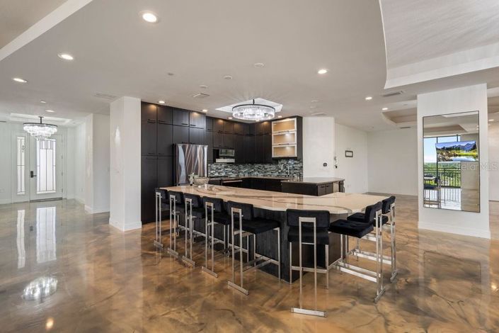 Image No.8-4 Bed Property for sale