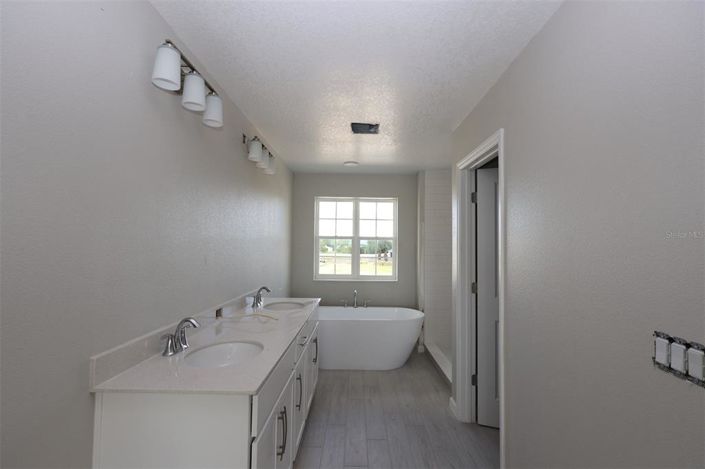 Image No.16-Propriété de 4 chambres à vendre à États-Unis