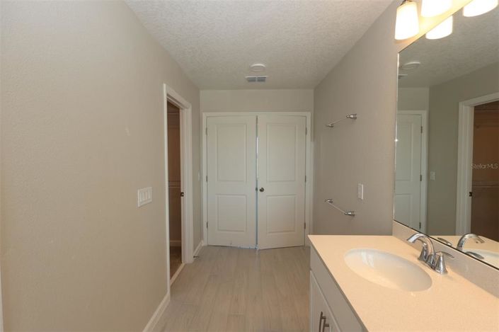 Image No.27-Propriété de 4 chambres à vendre à États-Unis