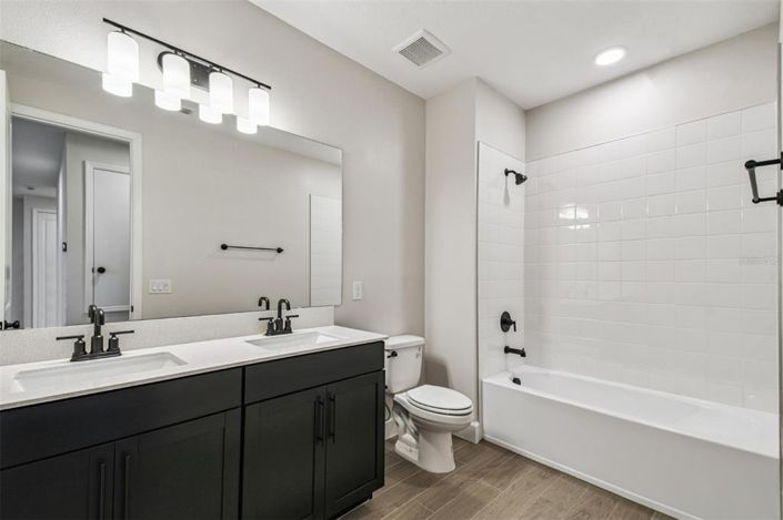 Image No.28-5 Bed Property for sale