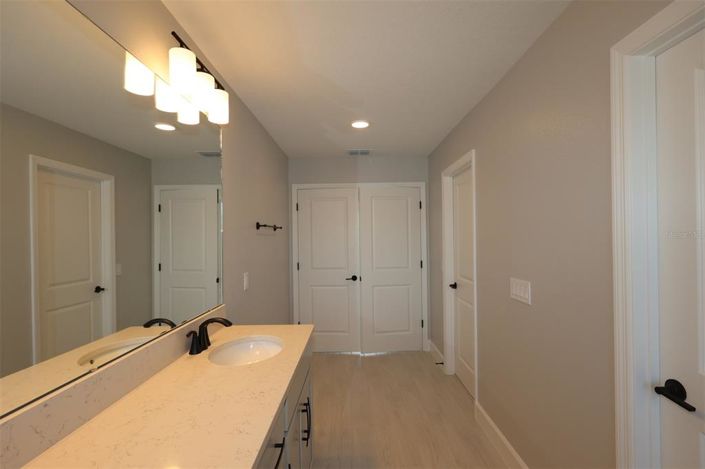 Image No.31-Propriété de 4 chambres à vendre à États-Unis