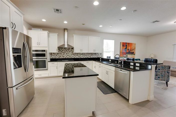 Image No.10-5 Bed Property for sale