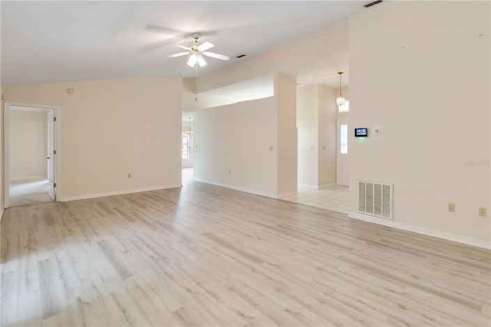 Image No.8-3 Bed House for sale