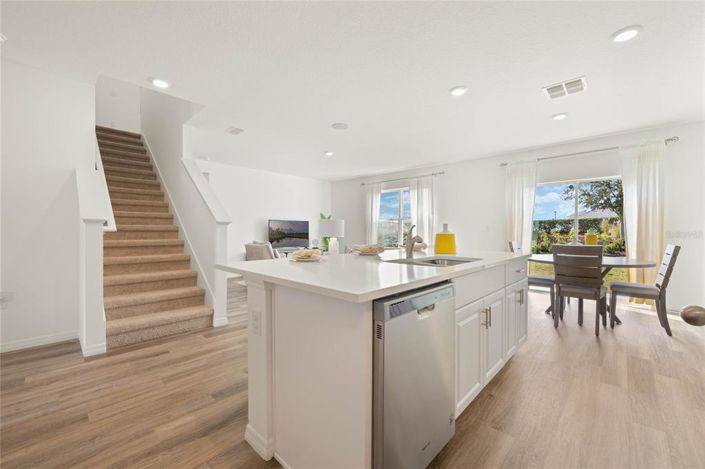 Image No.12-5 Bed Property for sale