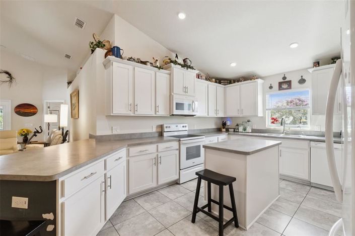 Image No.2-Maison de 4 chambres à vendre à Saint John