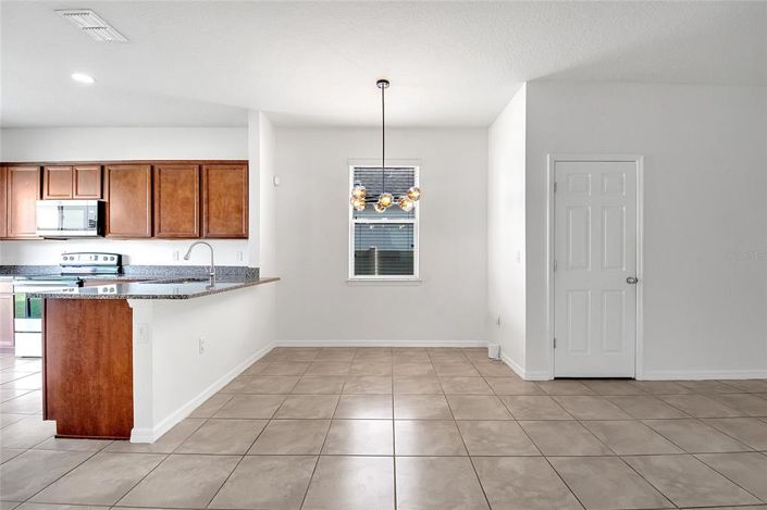 Image No.12-4 Bed House for sale