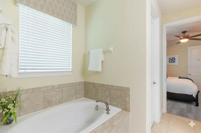 Image No.38-8 Bed House for sale