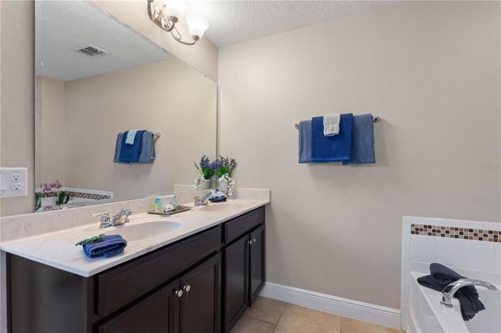 Image No.43-5 Bed Property for sale