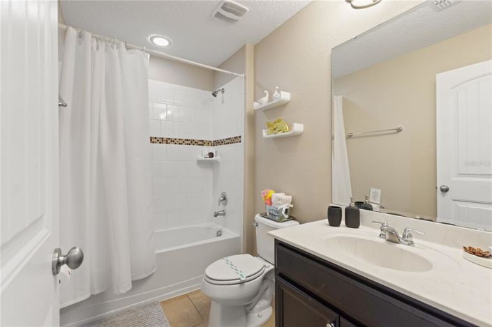 Image No.50-5 Bed Property for sale