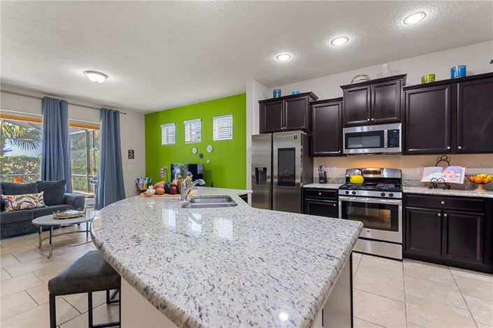 Image No.9-5 Bed Property for sale