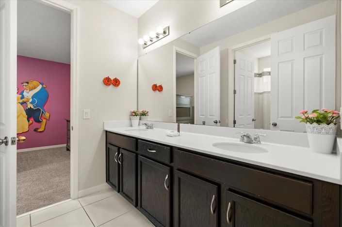 Image No.20-5 Bed House for sale