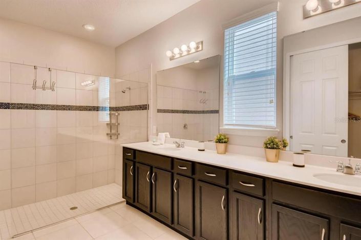 Image No.32-5 Bed Property for sale