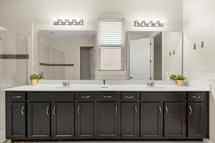 Image No.34-5 Bed House for sale