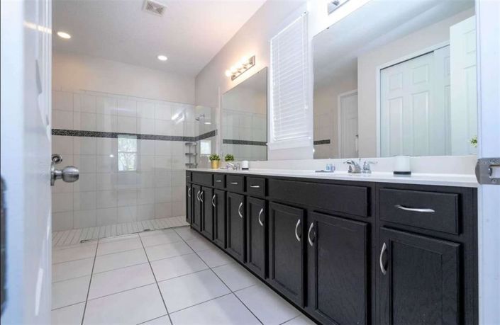 Image No.36-5 Bed Property for sale