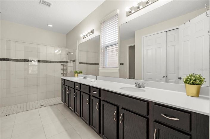 Image No.36-5 Bed House for sale