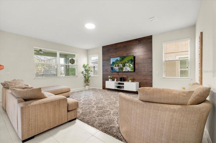 Image No.5-5 Bed House for sale