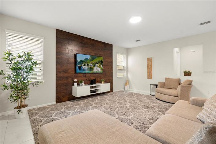 Image No.6-5 Bed House for sale