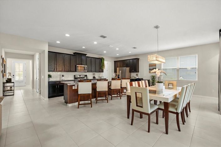 Image No.8-5 Bed House for sale