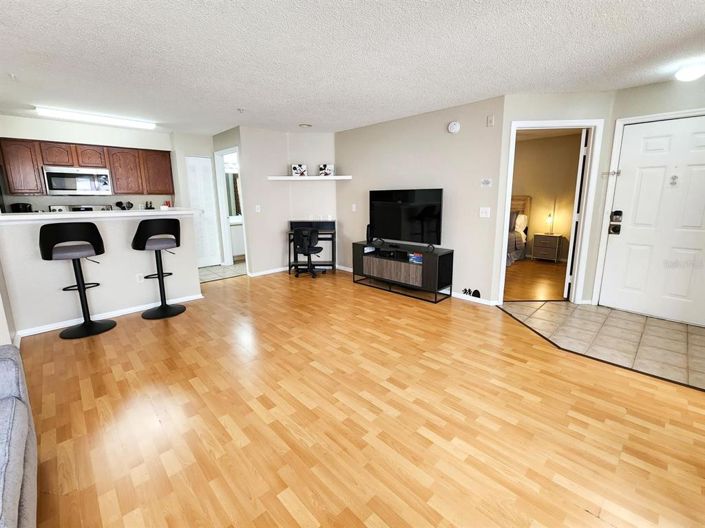 Image No.8-2 Bed Property for sale