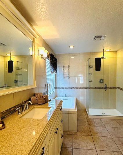 Image No.17-5 Bed Property for sale