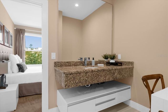 Image No.25-3 Bed Townhouse for sale