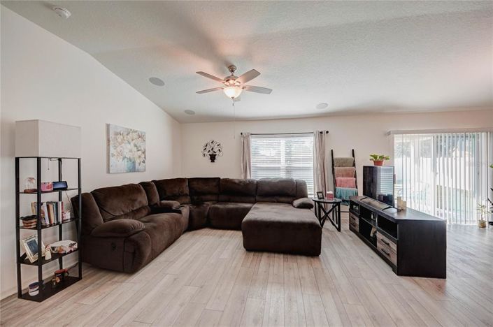 Image No.5-Propriété de 4 chambres à vendre à Kissimmee