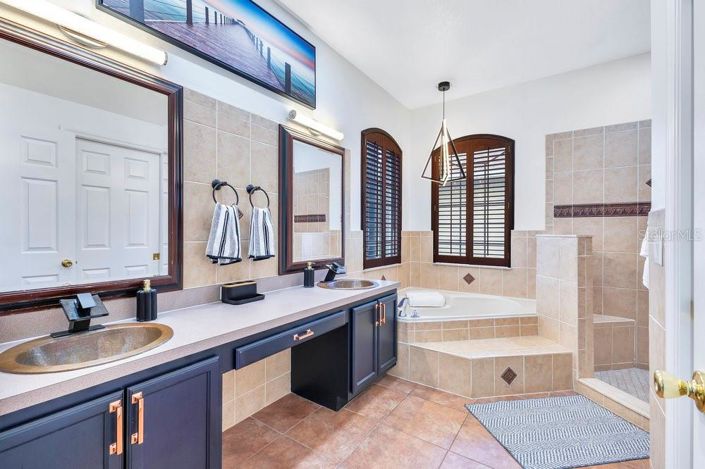 Image No.15-4 Bed Property for sale