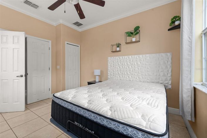 Image No.19-4 Bed Townhouse for sale