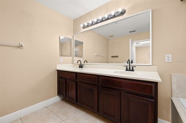 Image No.36-4 Bed Townhouse for sale