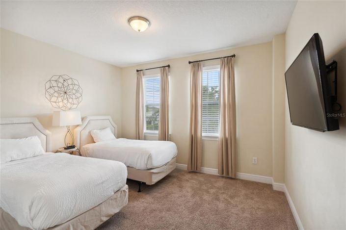 Image No.10-10 Bed Property for sale