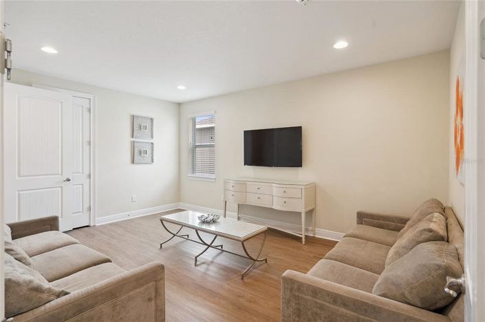 Image No.25-10 Bed House for sale