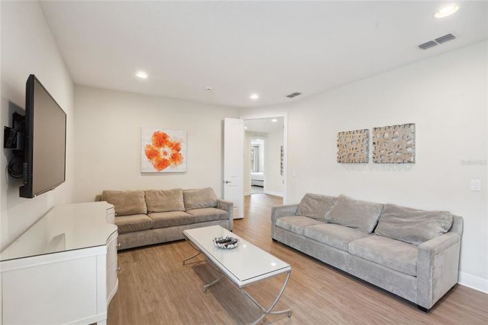 Image No.26-10 Bed Property for sale