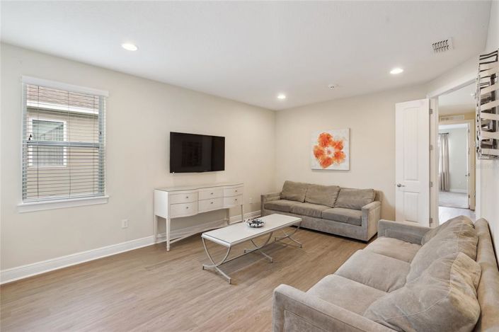 Image No.27-10 Bed House for sale