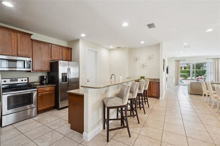 Image No.4-10 Bed House for sale