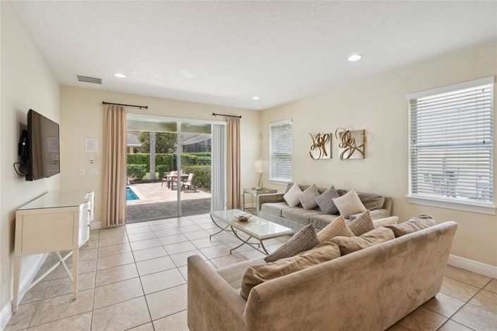 Image No.58-10 Bed Property for sale