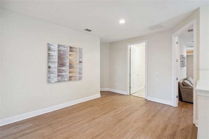 Image No.8-10 Bed House for sale