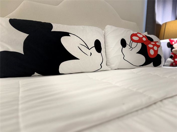 Image No.12-6 Bed Property for sale