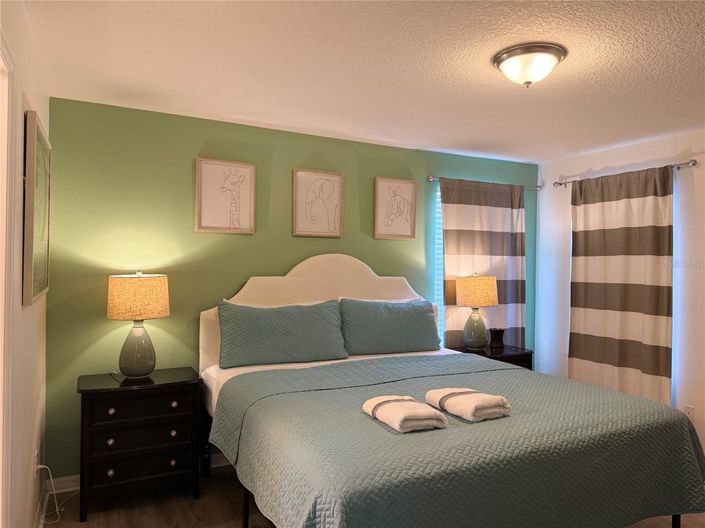 Image No.17-6 Bed Property for sale