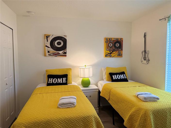 Image No.20-6 Bed Property for sale