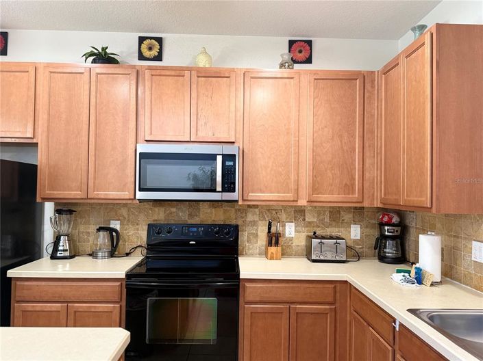 Image No.5-6 Bed Property for sale