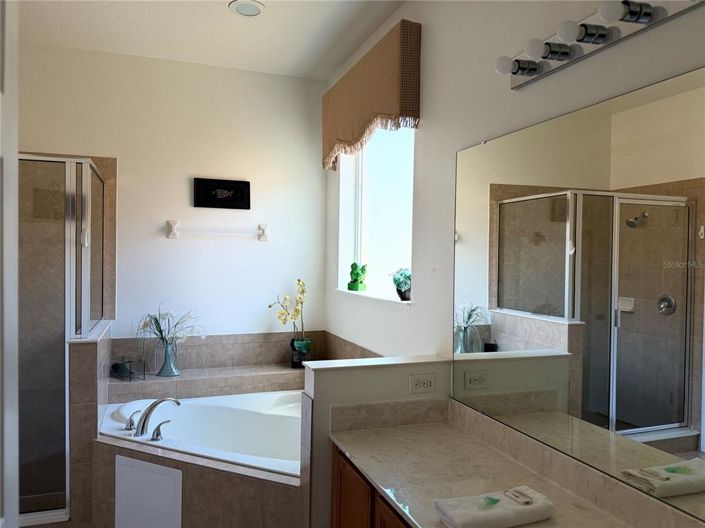 Image No.8-6 Bed House for sale