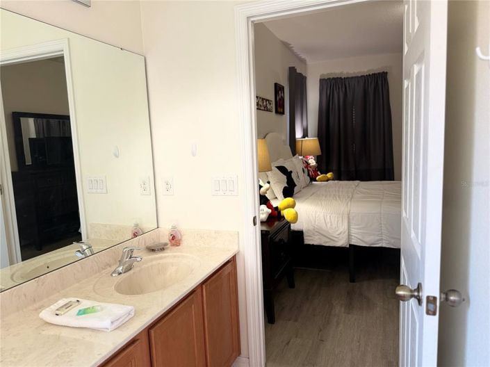 Image No.9-6 Bed Property for sale