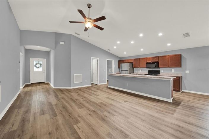 Image No.4-4 Bed Property for sale