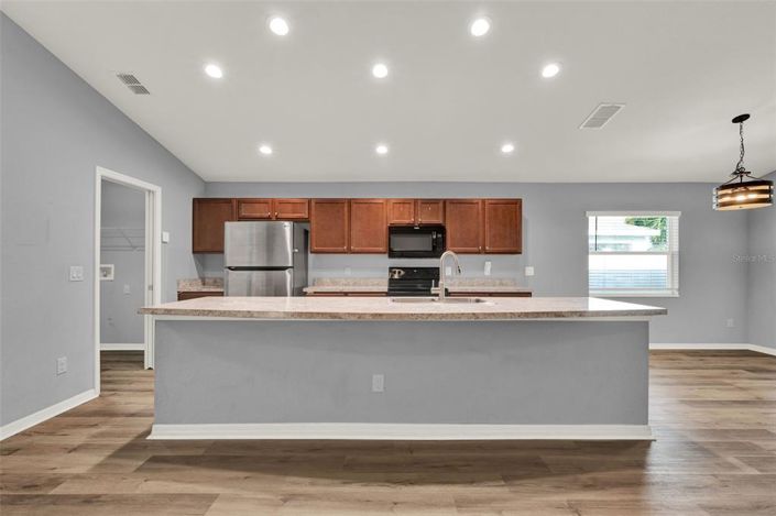 Image No.6-4 Bed Property for sale