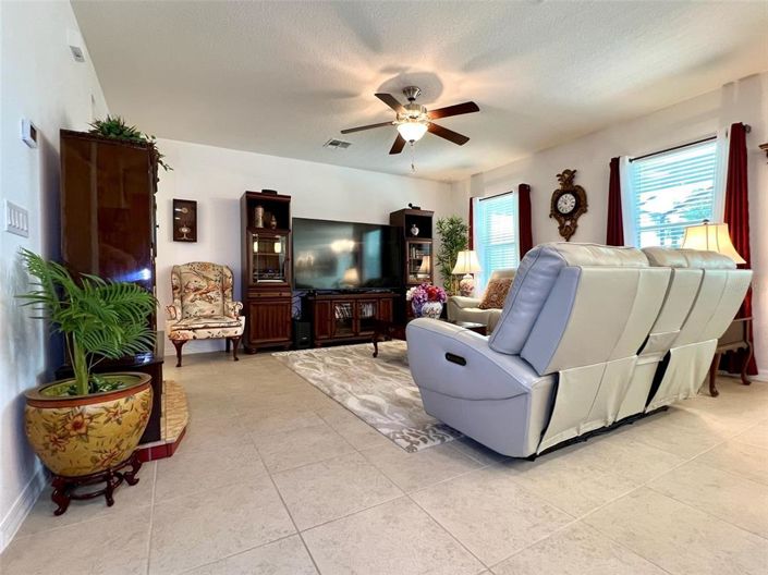 Image No.10-4 Bed Property for sale