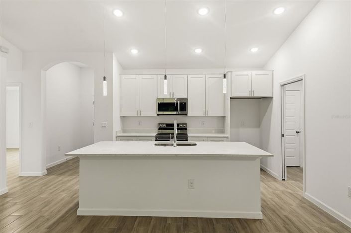 Image No.8-4 Bed Property for sale